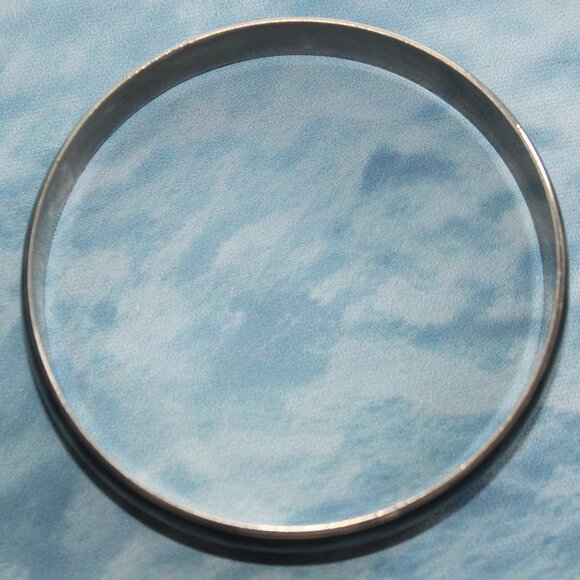 Vintage Unmarked Black Silver Tone Bangle Bracelet 1/2 in Wide 9in Length - Picture 3 of 4